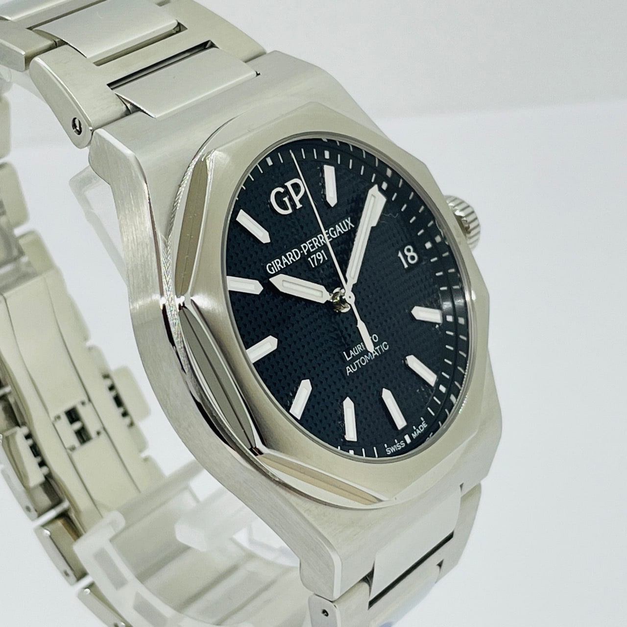 二手Girard Perregaux Lorraart Black 81010-11-634-11A