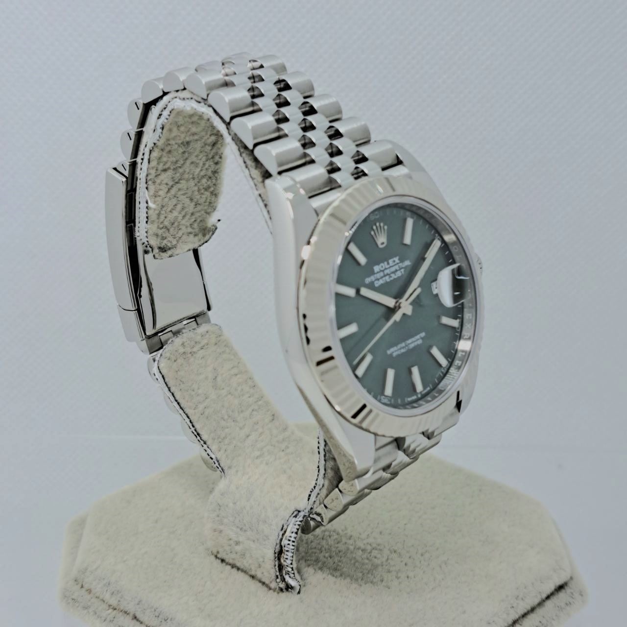 사전 소유의 롤렉스 날짜 주행 126334 Mint Green