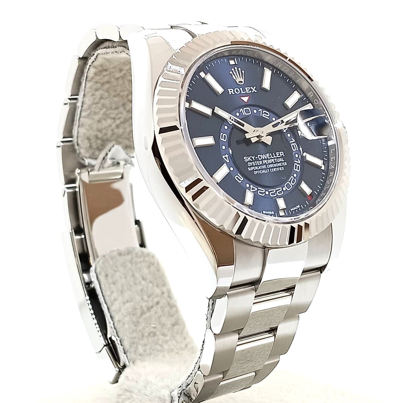 Pre-Owned Rolex Skydweller 326934 Blue