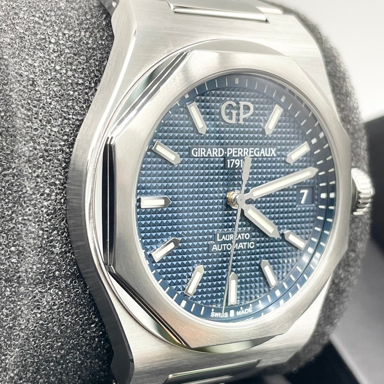 二手Girard Perregaux Lorraart 81010-11-431-11A蓝色42mm