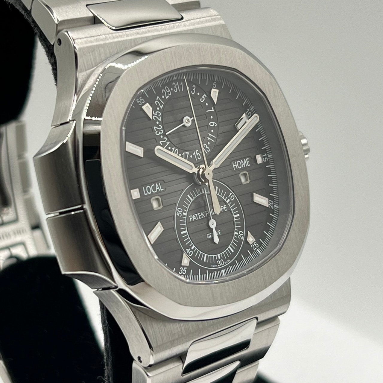 プレオウンド パテックフィリップ ノーチラス トラベルタイム クロノグラフ 5990/1A-001 ブラックグラデーション 44mm