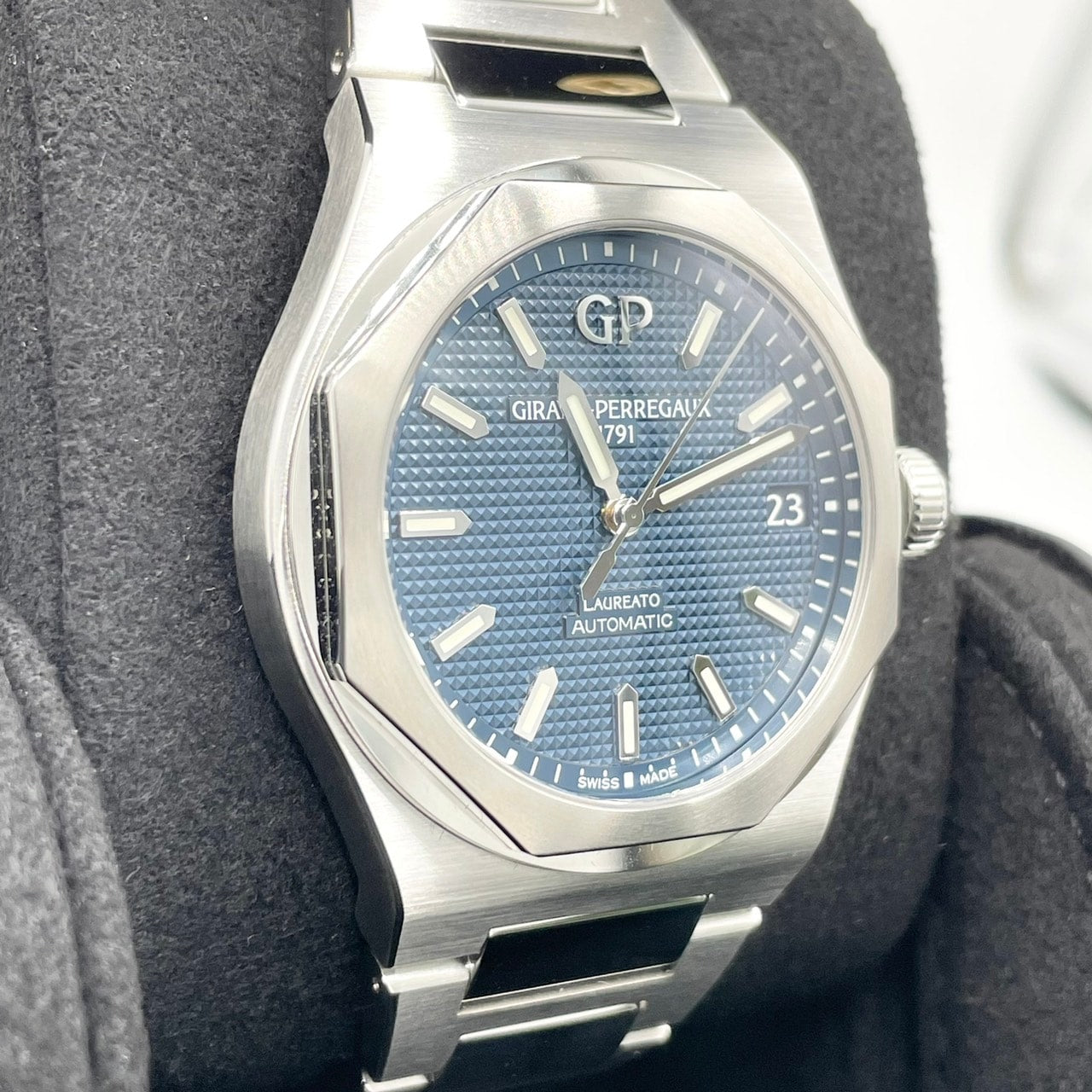 二手Girard Perregaux Lorraart 81010-11-431-11A蓝色42mm