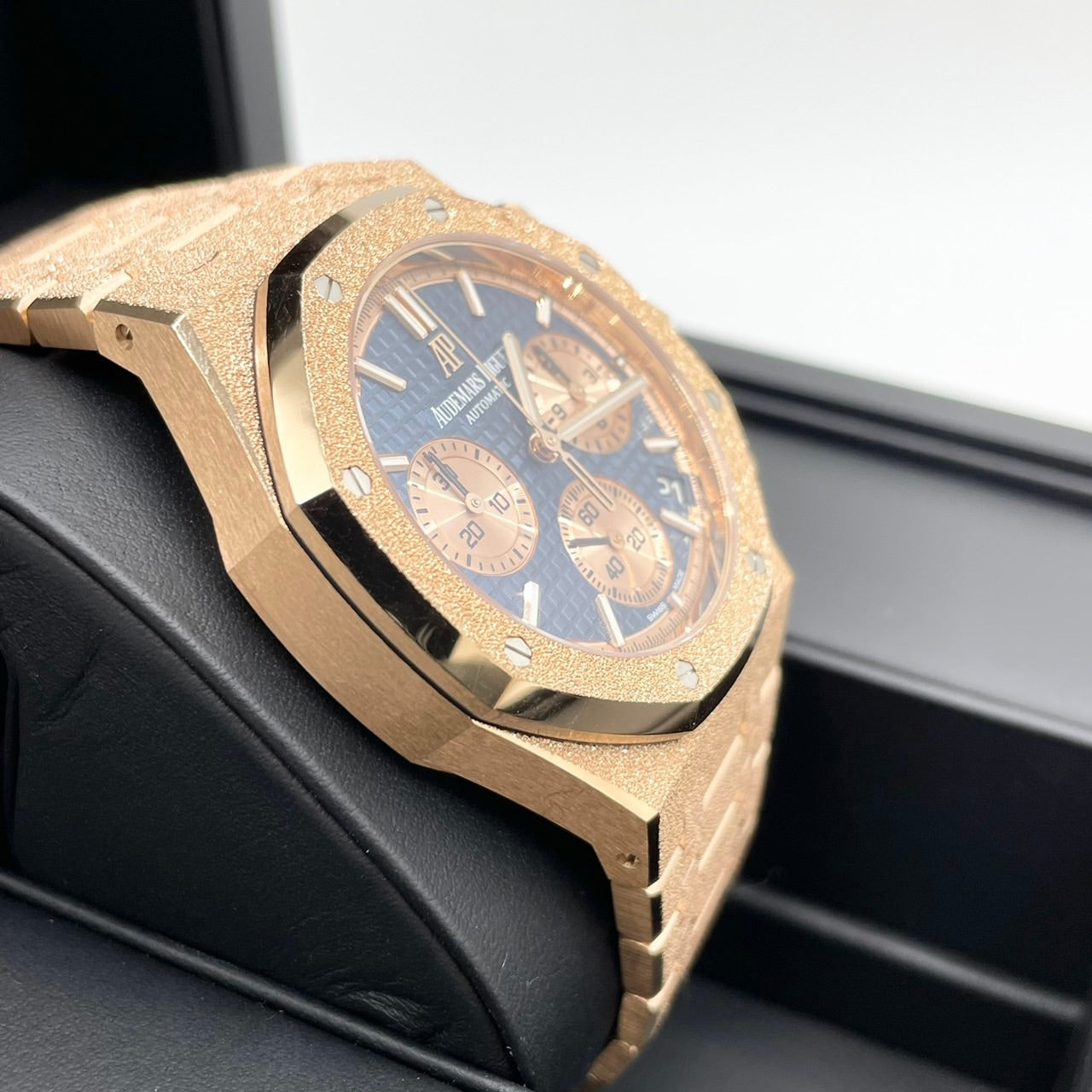 Pre-Owned Audemars Piguet Royal Oak 26239OR.GG.1224OR.01 Frosted Gold Blue Grand Tapestry