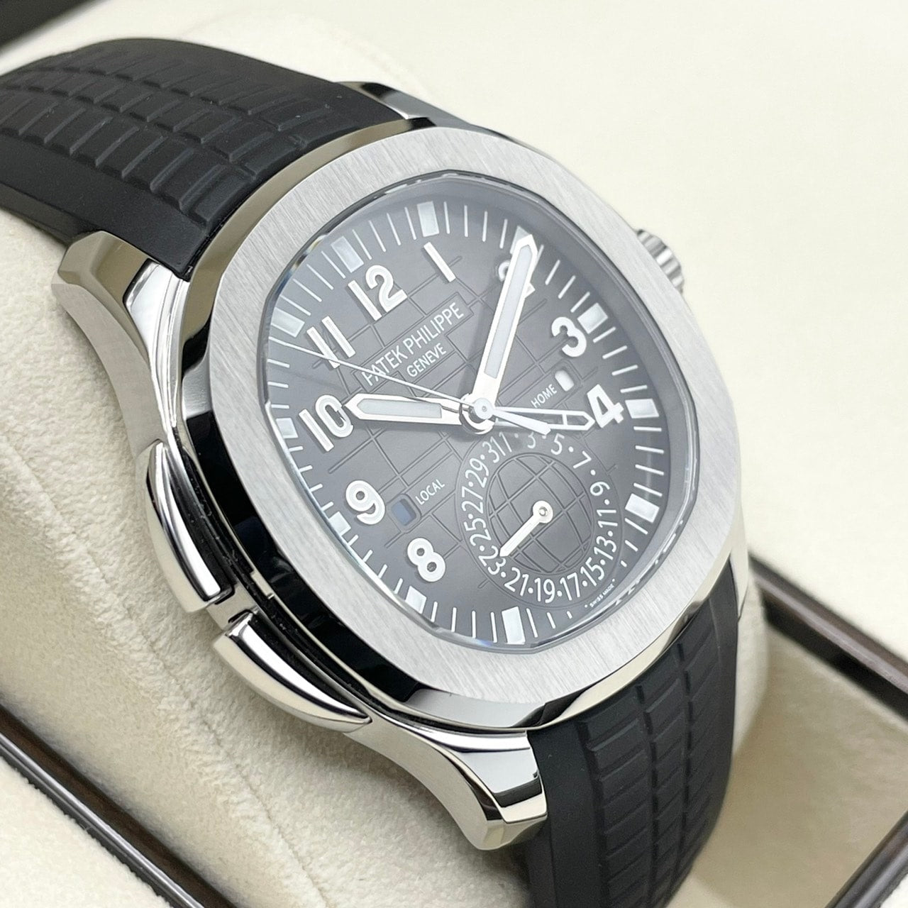 Pre-Owned Patek Philippe Aquanaut 5164A-001 Black Embossed 41mm