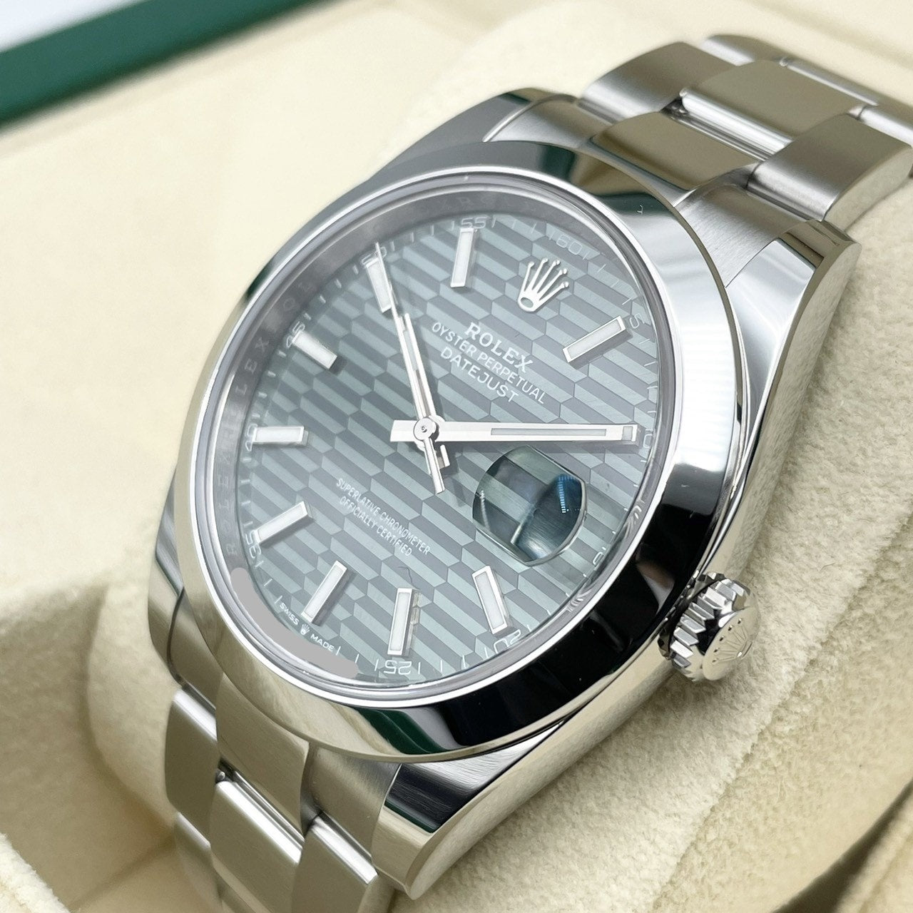 プレオウンド ロレックス デイトジャスト 126300 フルーテッドモチーフミントグリーン オイスターブレスレット 41mm