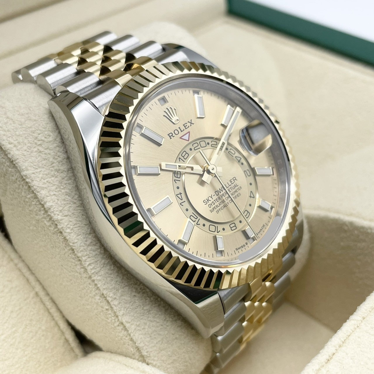사전 소유 롤렉스 스카이 거주자 336933 골드 42mm