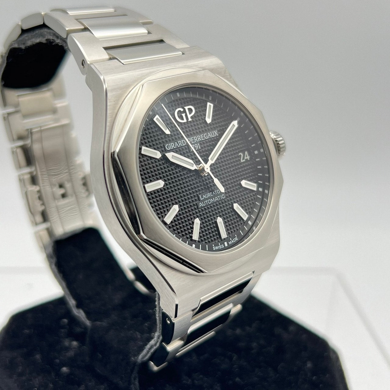 二手Girard Perregaux Lorraart Black 81010-11-634-11a 42mm