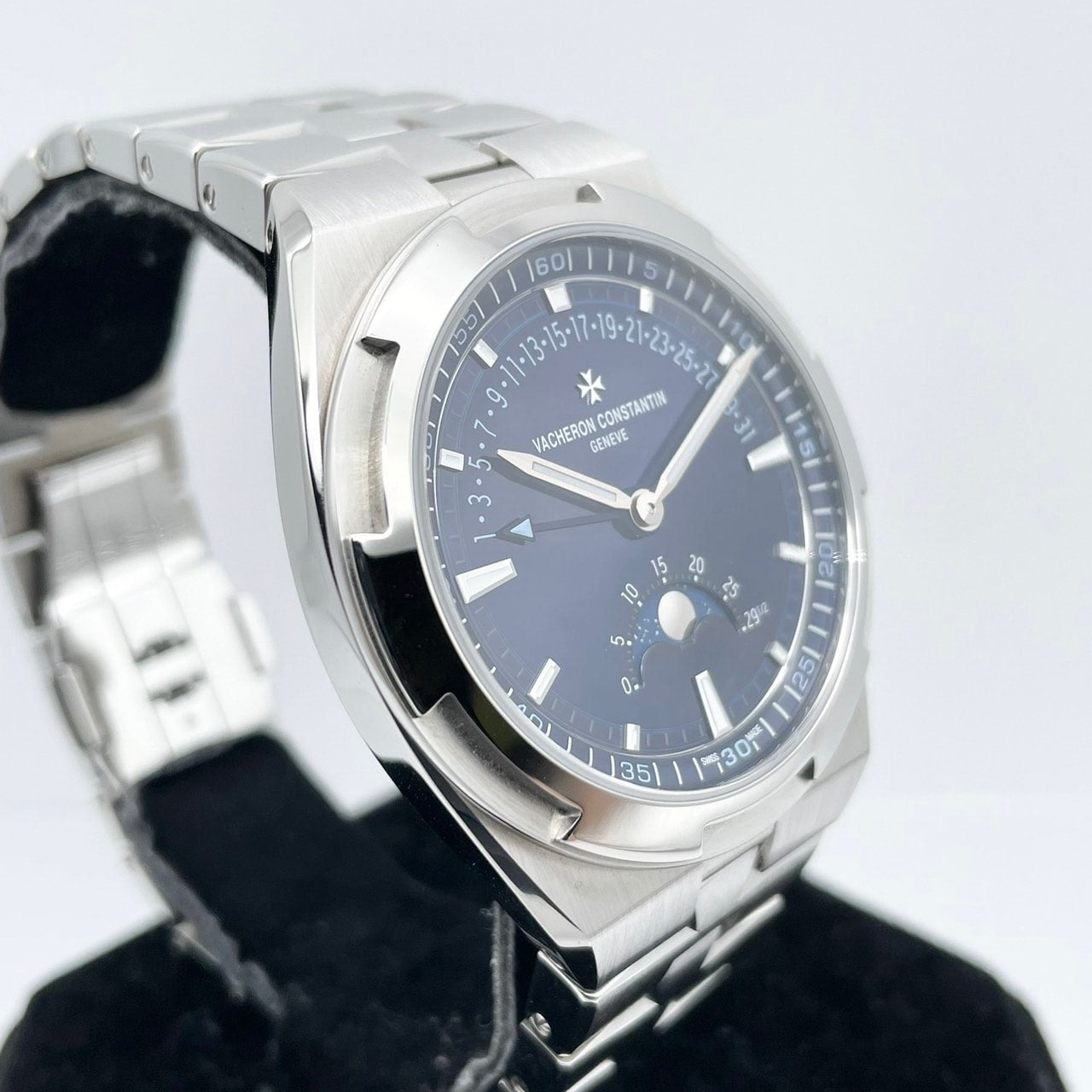 Vacheron Constantin Overseas 4000V/210A-B911 Blue Moon Phase Retrograde Date 41mm