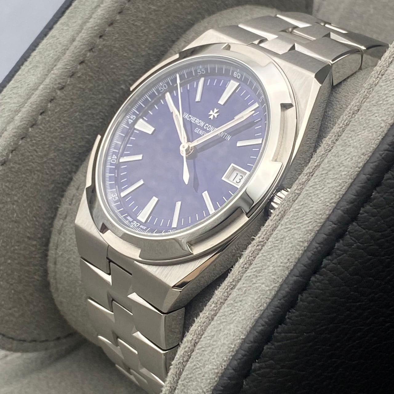 江诗丹顿纵横四海 4520V/210A-B128 精钢 蓝色 41mm