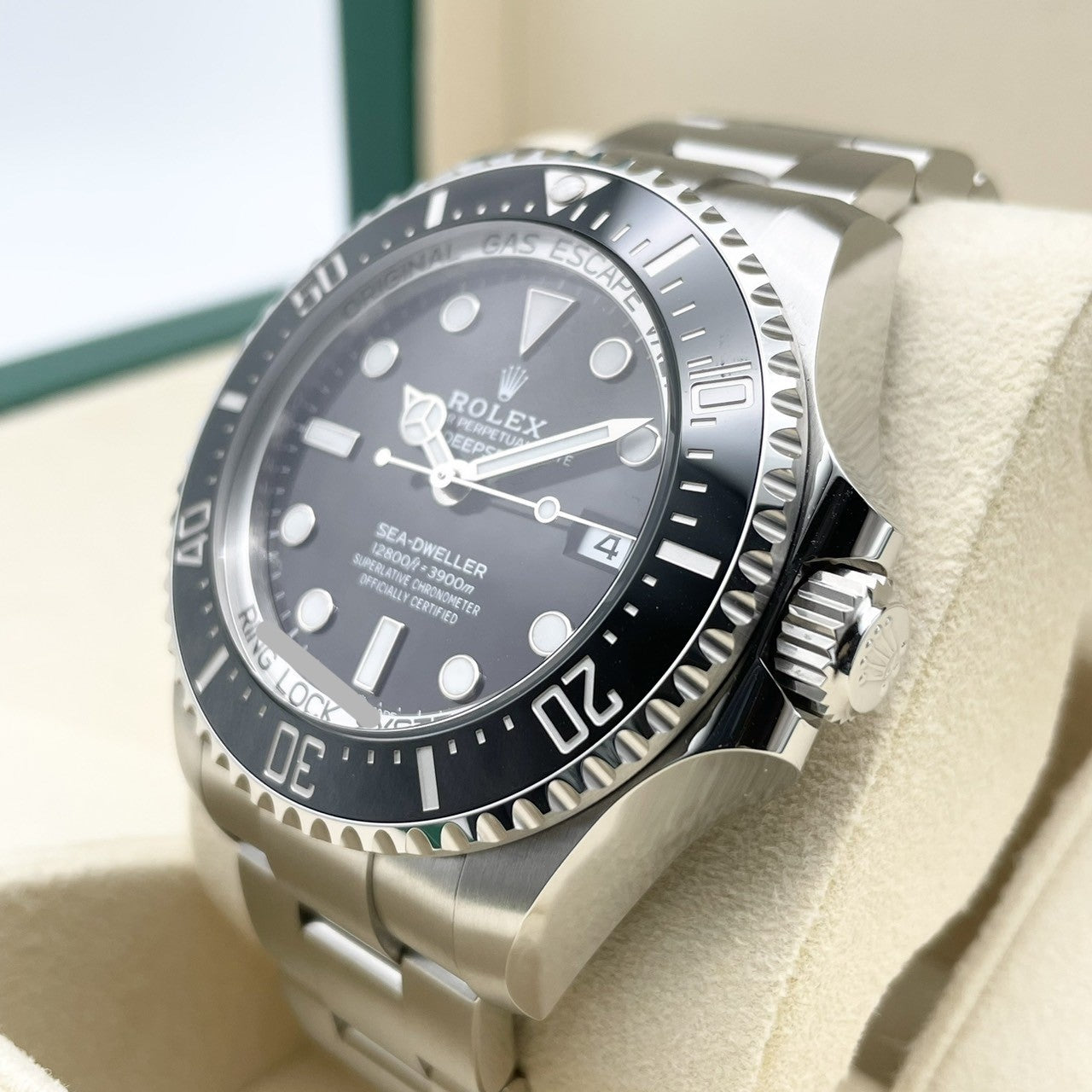 プレオウンド ロレックス シードゥエラーディープシー 136660 ブラック オイスターブレスレット 44mm