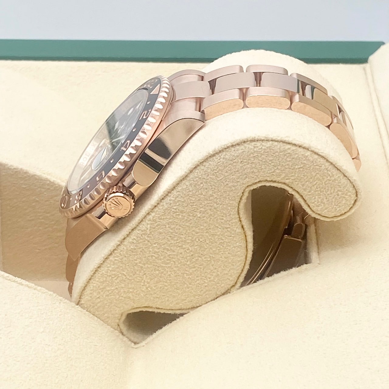 롤렉스 GMT 마스터 II 126715CHNR Black Everros Gold 40mm
