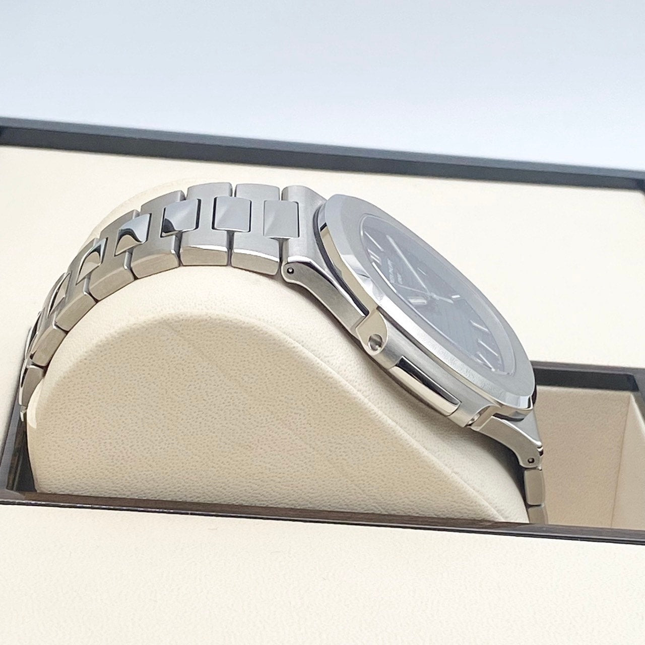 プレオウンド パテックフィリップ ノーチラス 5711/1A-010 ステンレススチール ブルー 40mm
