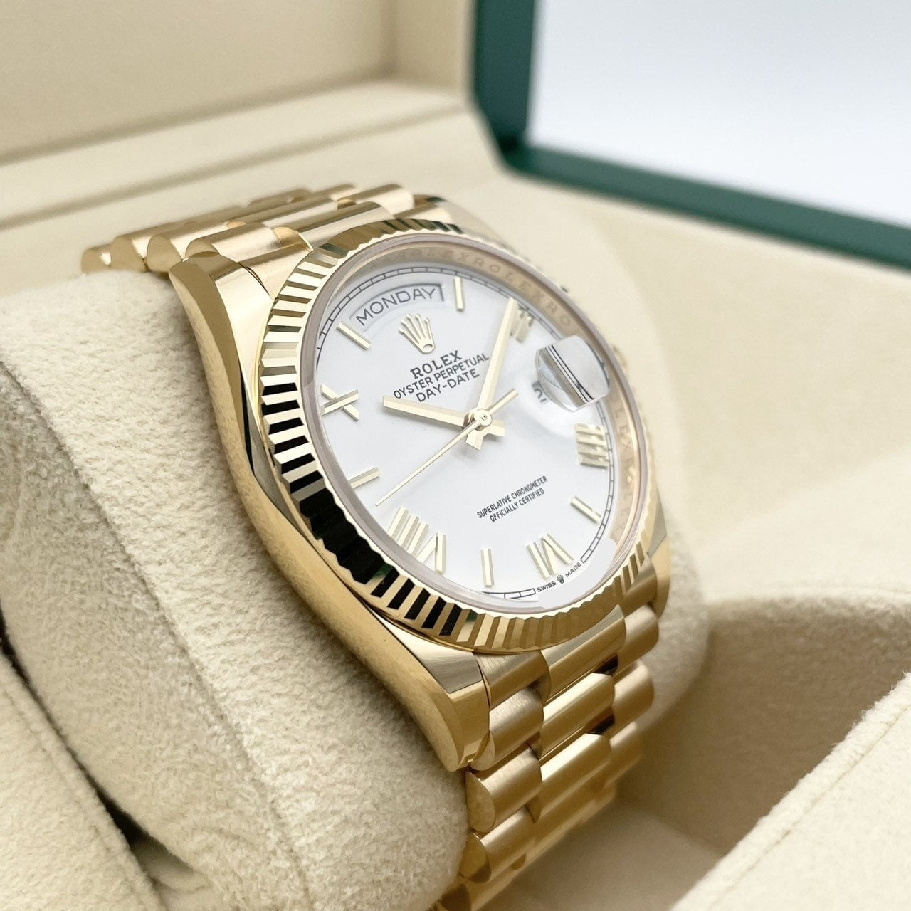 プレオウンド ロレックス デイデイト 128238 ホワイト 36mm