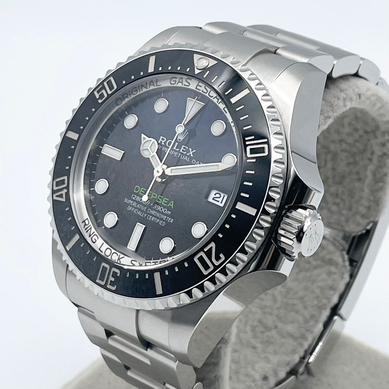 プレオウンド ロレックス ディープシー 136660 Dブルー オイスターブレスレット 44mm