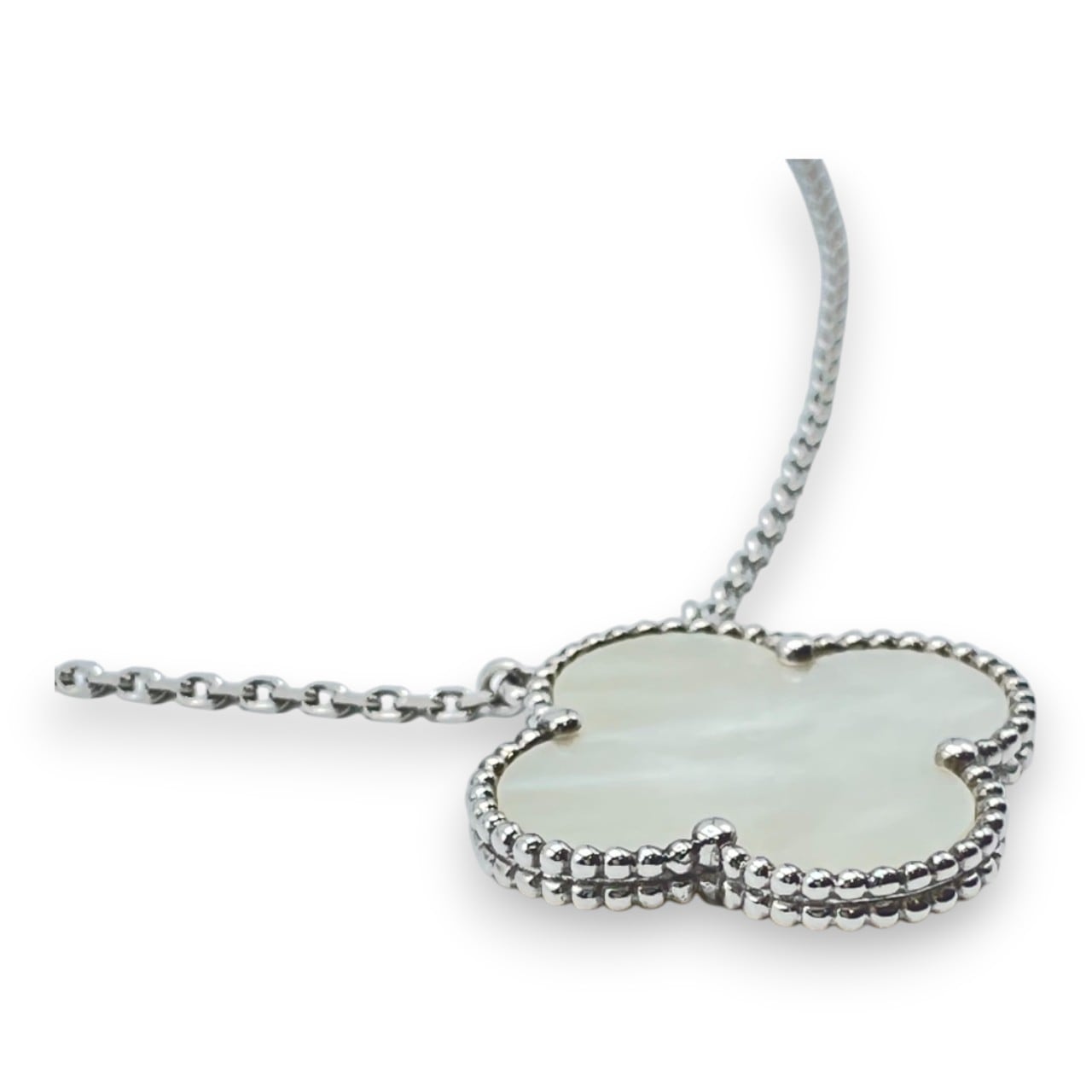 プレオウンドヴァンクリーフ&アーペル マジックアルハンブラ ペンダント VCARN32200 マザーオブパール ホワイトゴールド