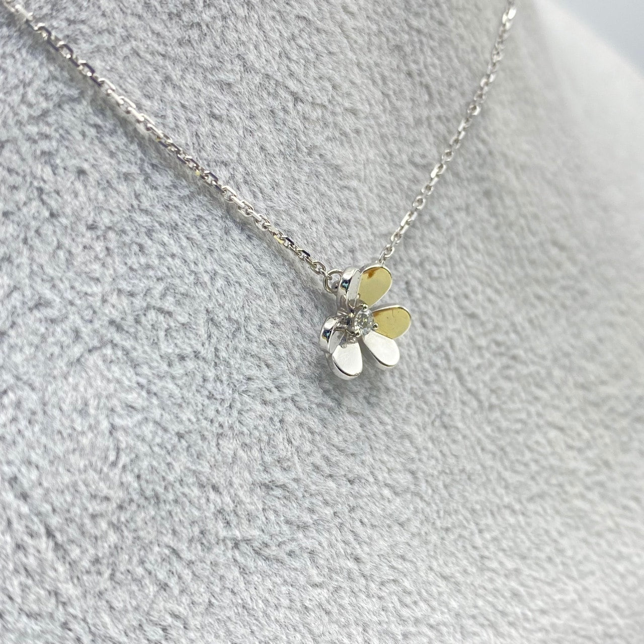 Van Cleef & Arpels Frivol 펜던트 VCARP0J400