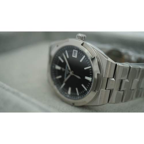 Pre-Owned Vacheron Constantin Overseas Automatic 4500V/110A-B483