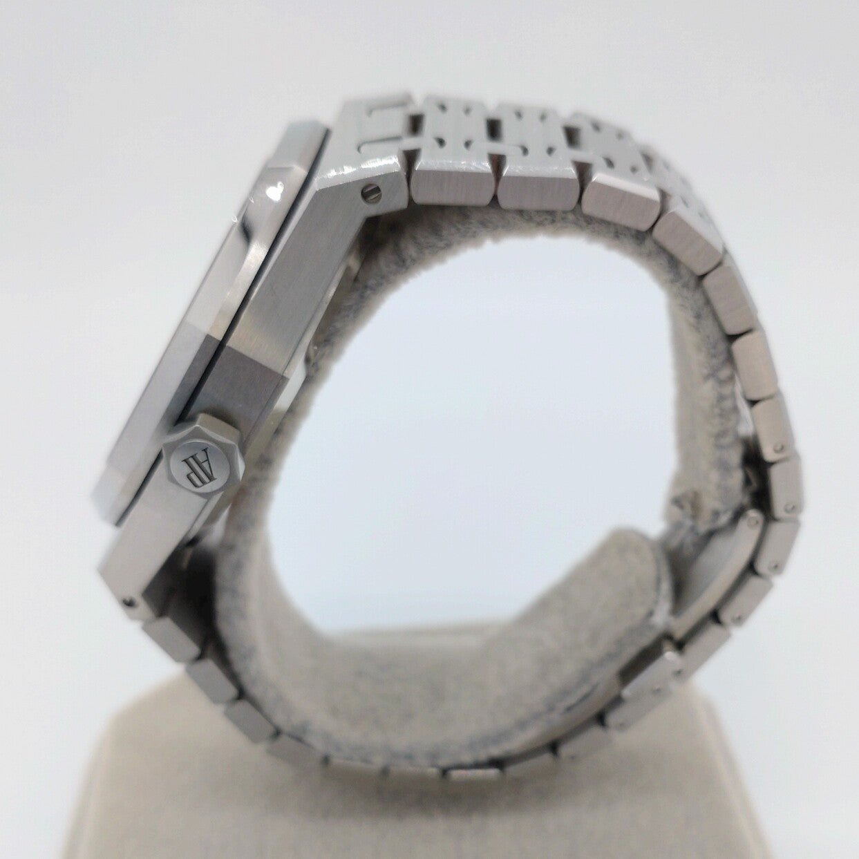 Pre-Owned Audemars Piguet Royal Oak Black 15500ST.OO.1220ST.03