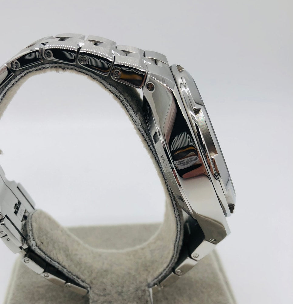 Pre-Owned Vacheron Constantin Oversy's Chronograph 5500V/110A-B148