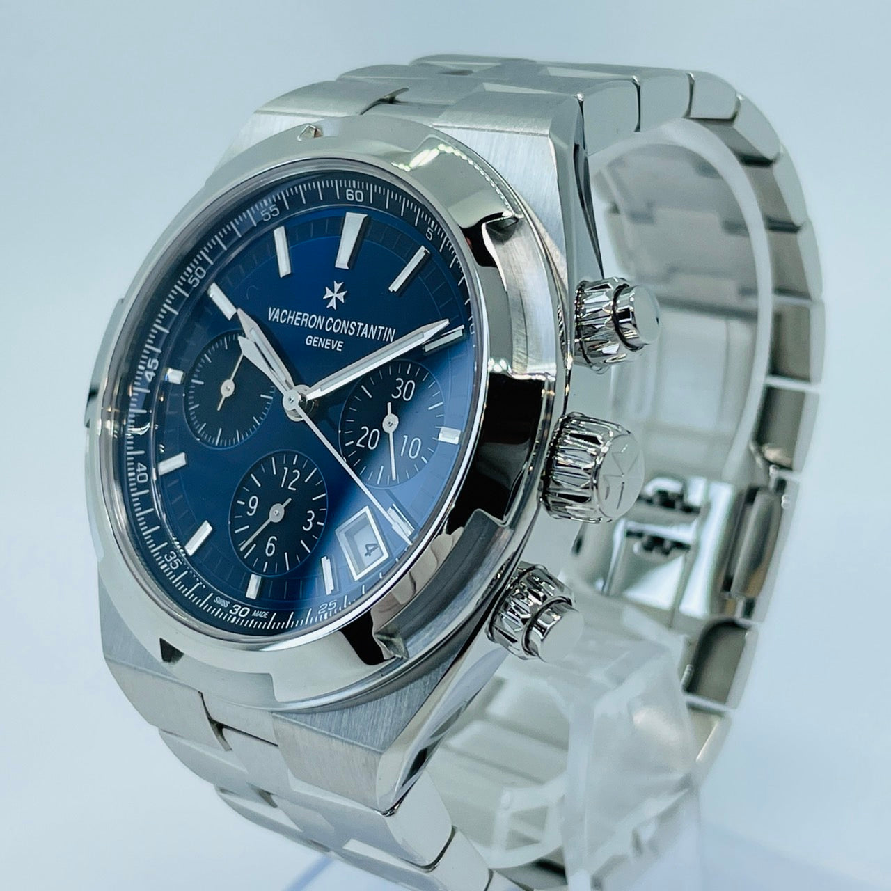 Pre-Owned Vacheron Constantin Oversy's Chronograph 5500V/110A-B148