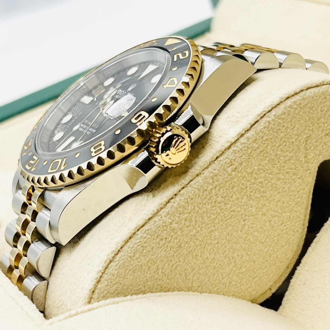 롤렉스 GMT 마스터 II 126713GRNR 40mm