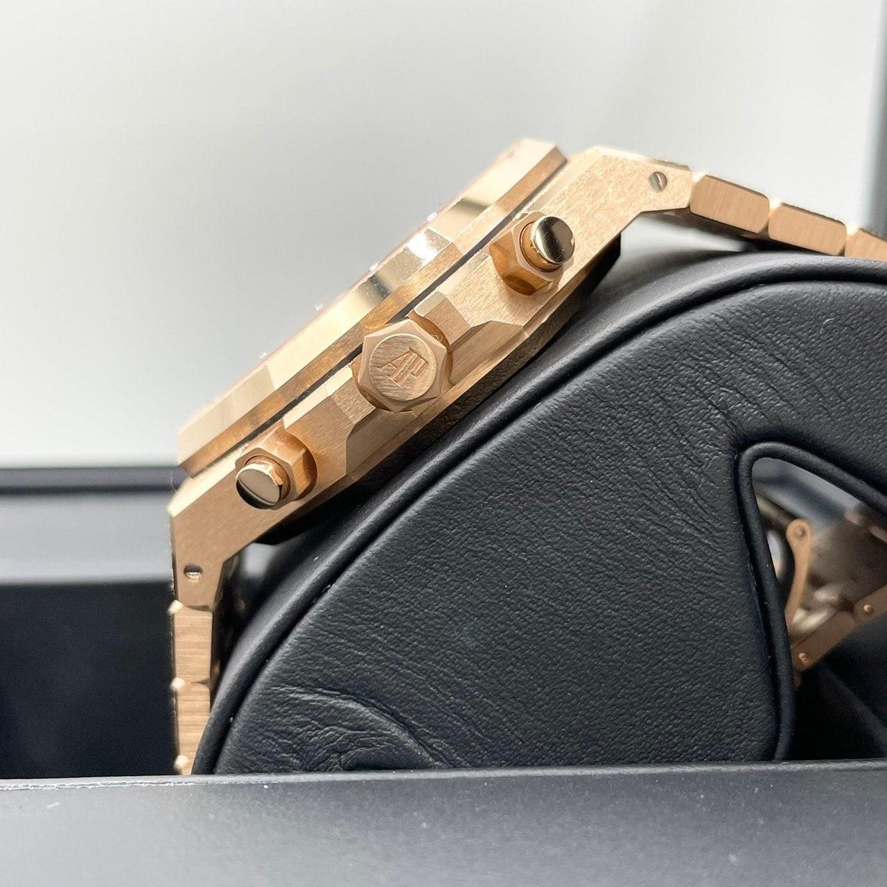 Pre-Owned Audemars Piguet Royal Oak 26239OR.GG.1224OR.01 Frosted Gold Blue Grand Tapestry