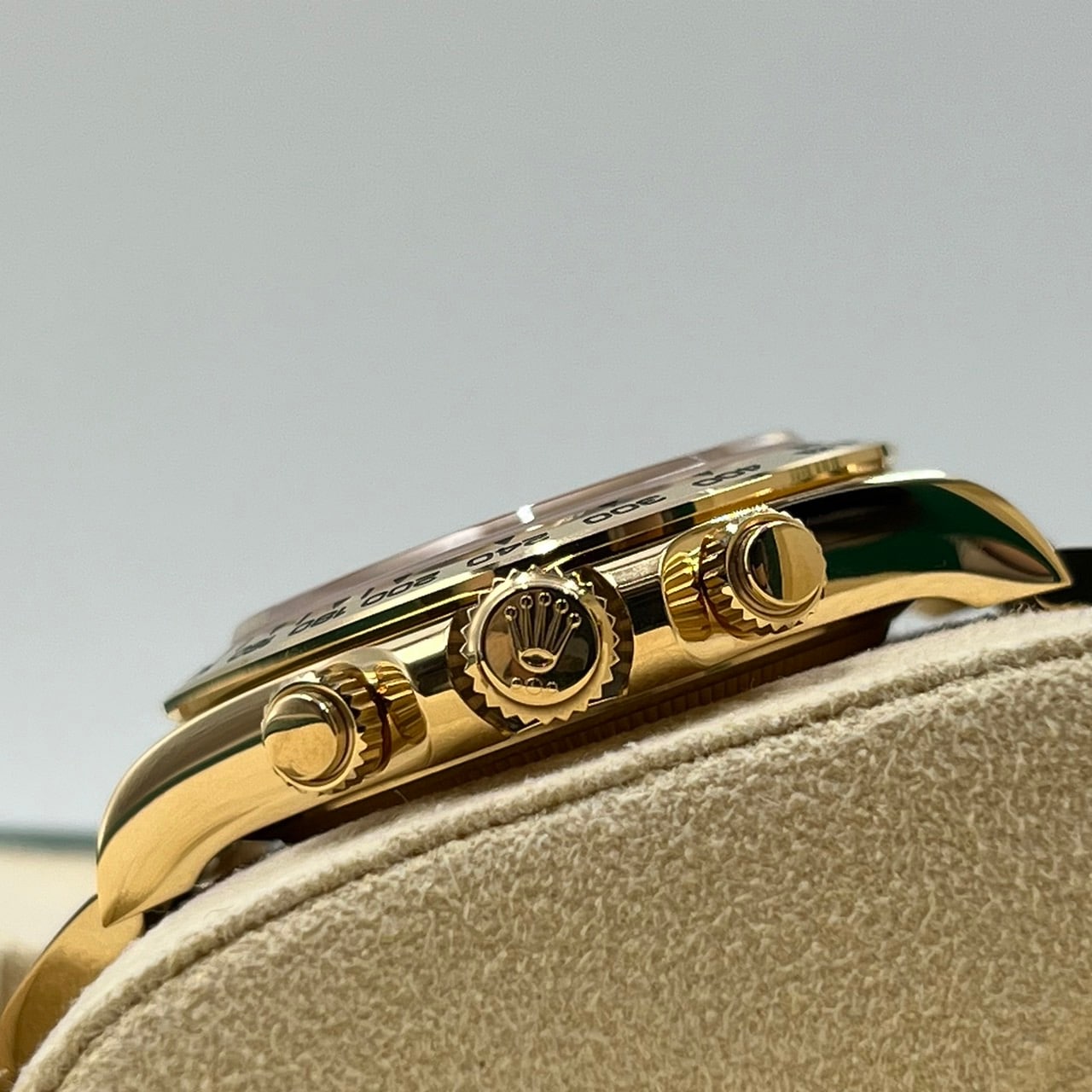 Rolex Daytona 126508 Black x Champagne 40mm