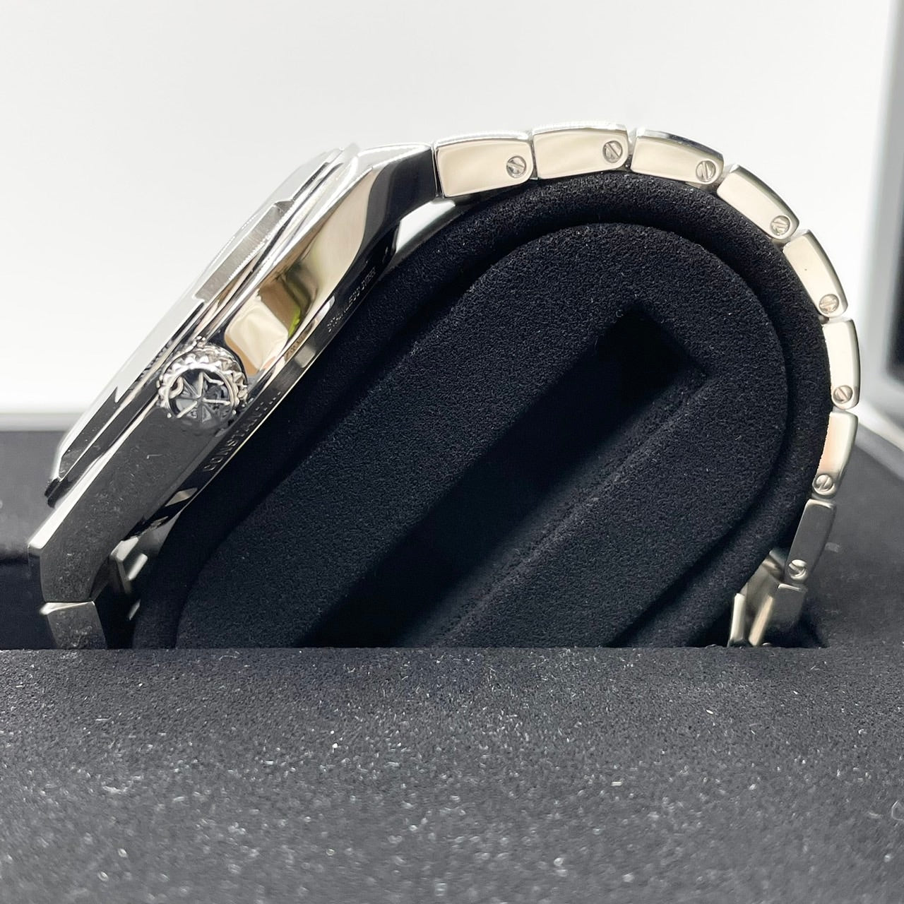 Pre-Owned Vacheron Constantin Overseas 4520V/210A-B128 Stainless Steel Blue 41mm