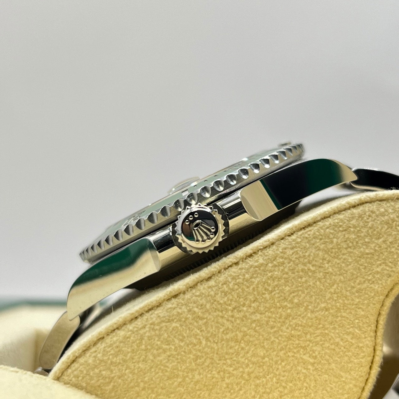 【2023年10月ギャラ】ロレックス サブマリーナ デイト 126610LV オイスターブレスレット ブラック グリーン 41mm