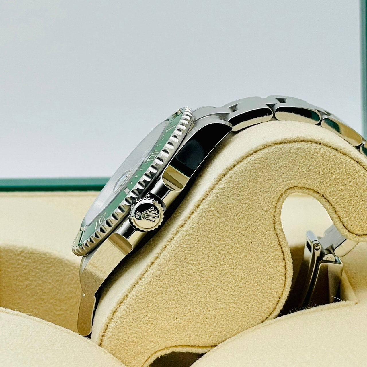 【2024年4月ギャラ】ロレックス サブマリーナ デイト 126610LV オイスターブレスレット ブラック グリーン 41mm