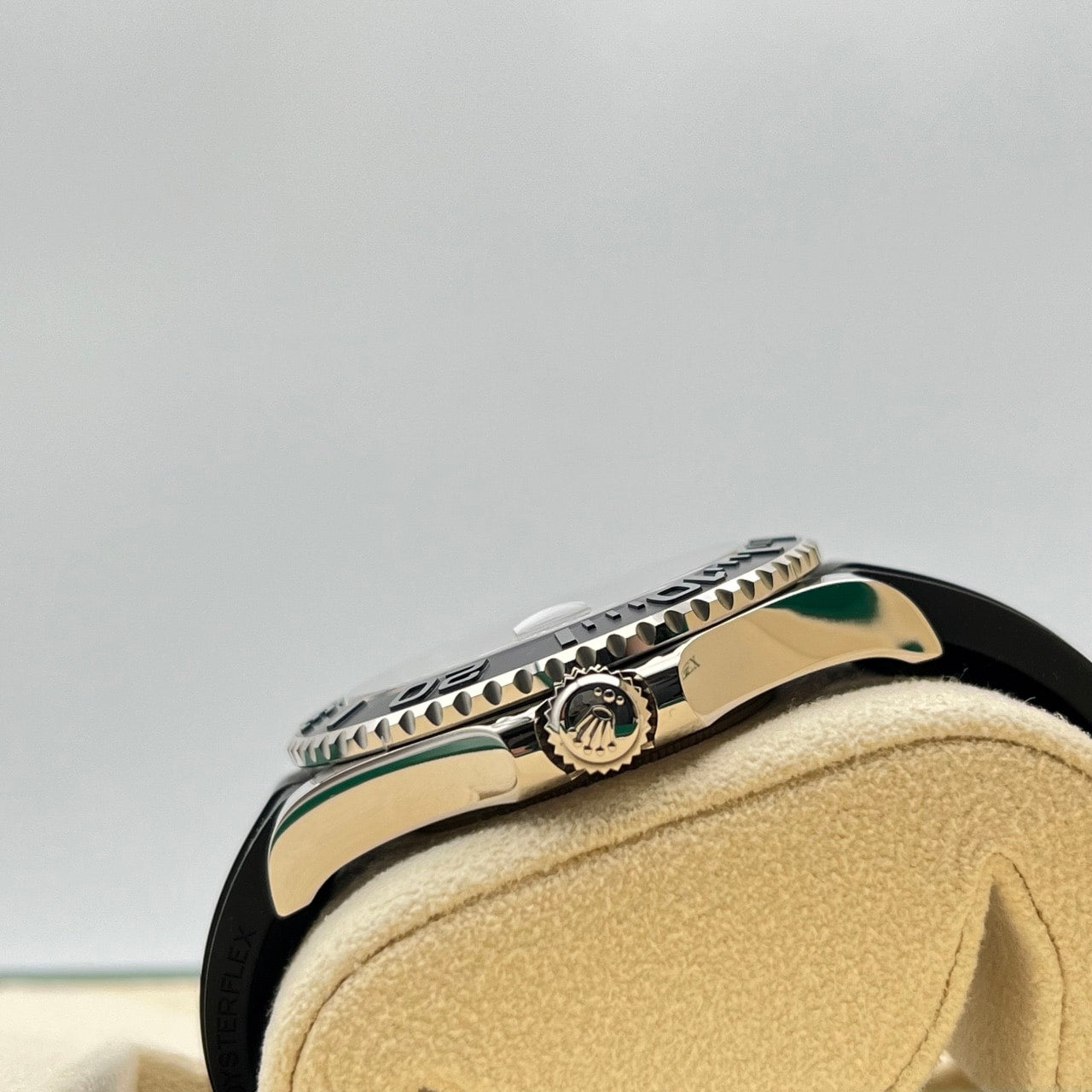 Rolex Yachtmaster 226659 Black Rubber Belt Black White Gold 42mm