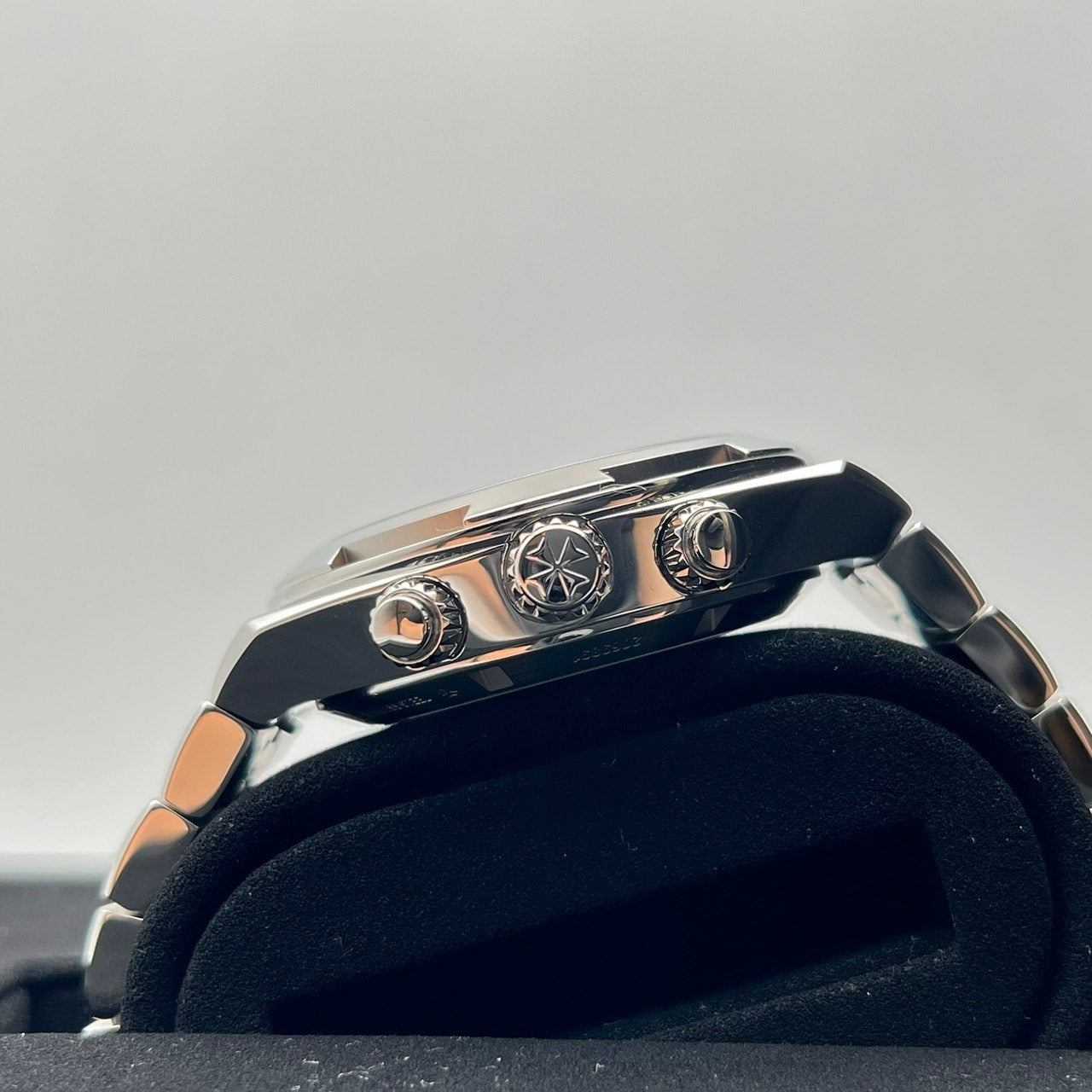 미리 소유 한 [세계에서 가장 저렴한! ! Vacheron Constantin은 크로노 그래프 5500V/110A-B148 42.5mm를 과시합니다