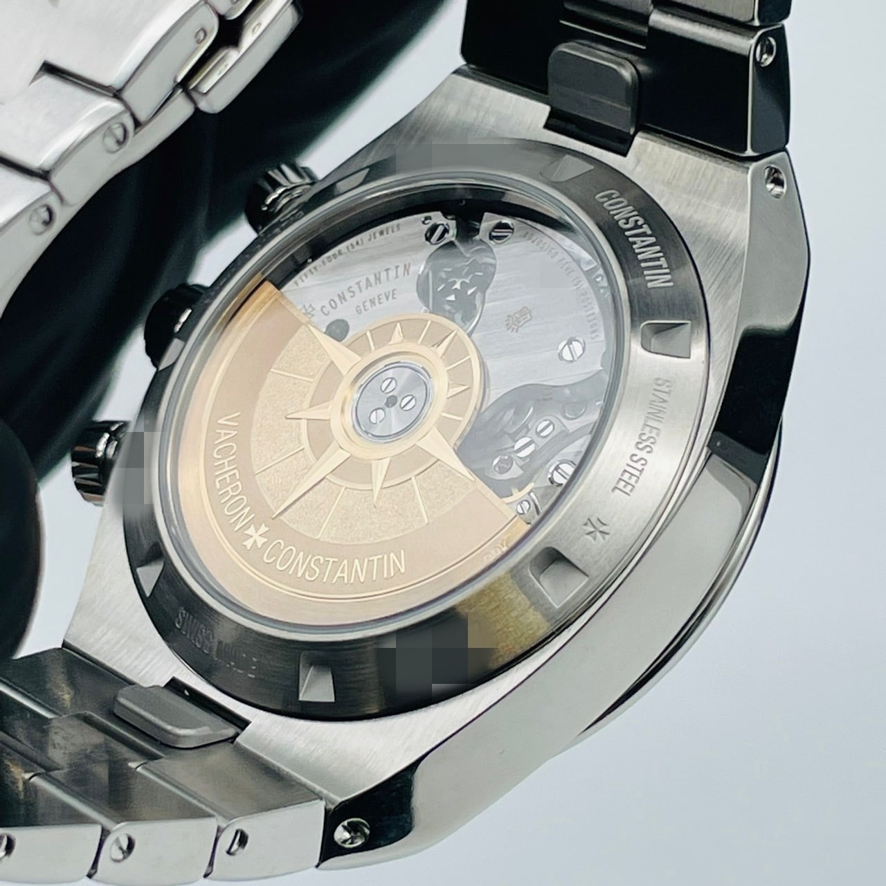 Vacheron Constantin은 크로노 그래프 5520V/210A-B148 42.5mm를 과시합니다