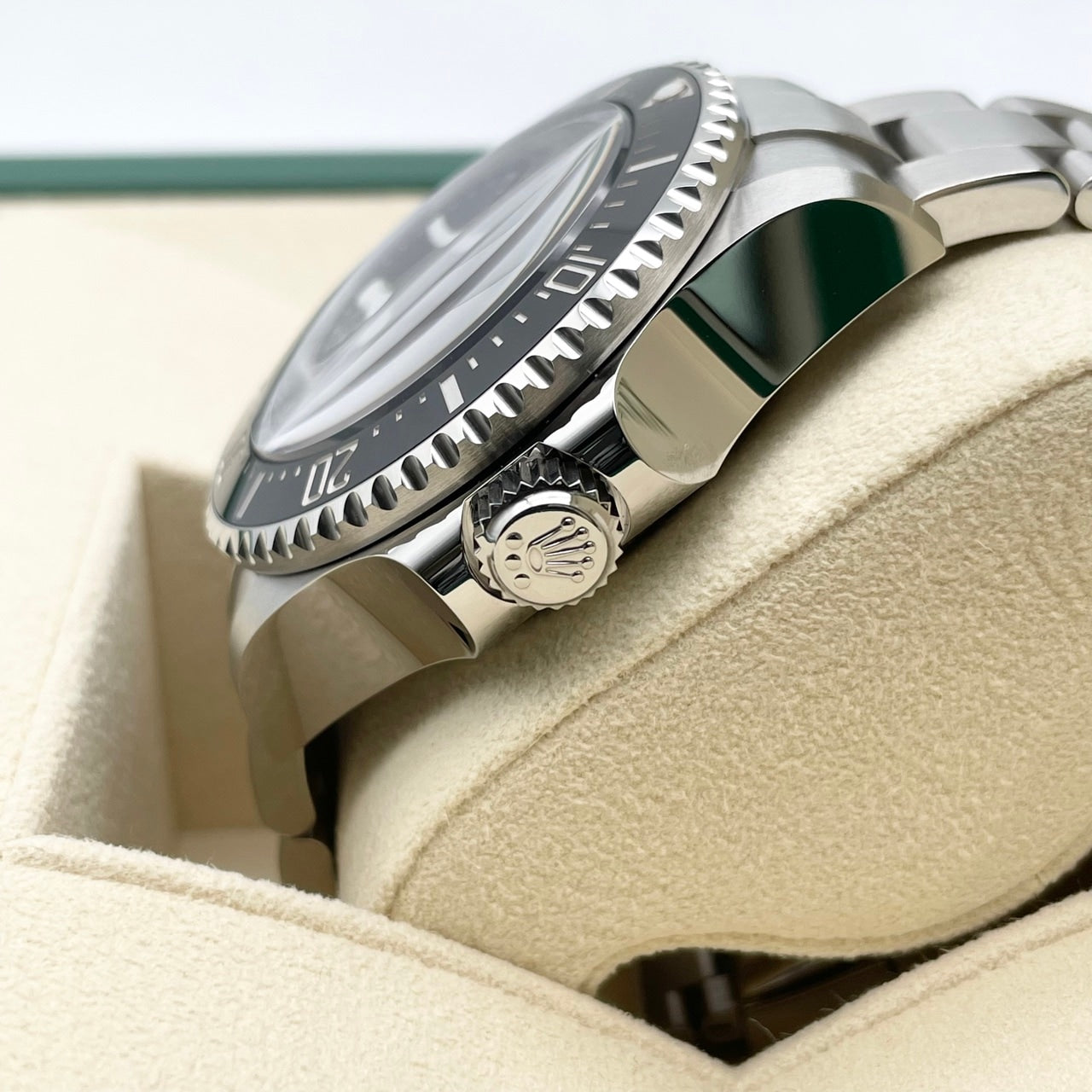 プレオウンド ロレックス シードゥエラーディープシー 136660 Dブルー オイスターブレスレット 44mm