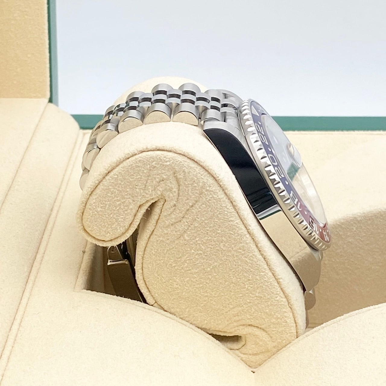 Pre-Owned Rolex GMT Master II 126710BLRO Jubilee Bracelet Black 40mm