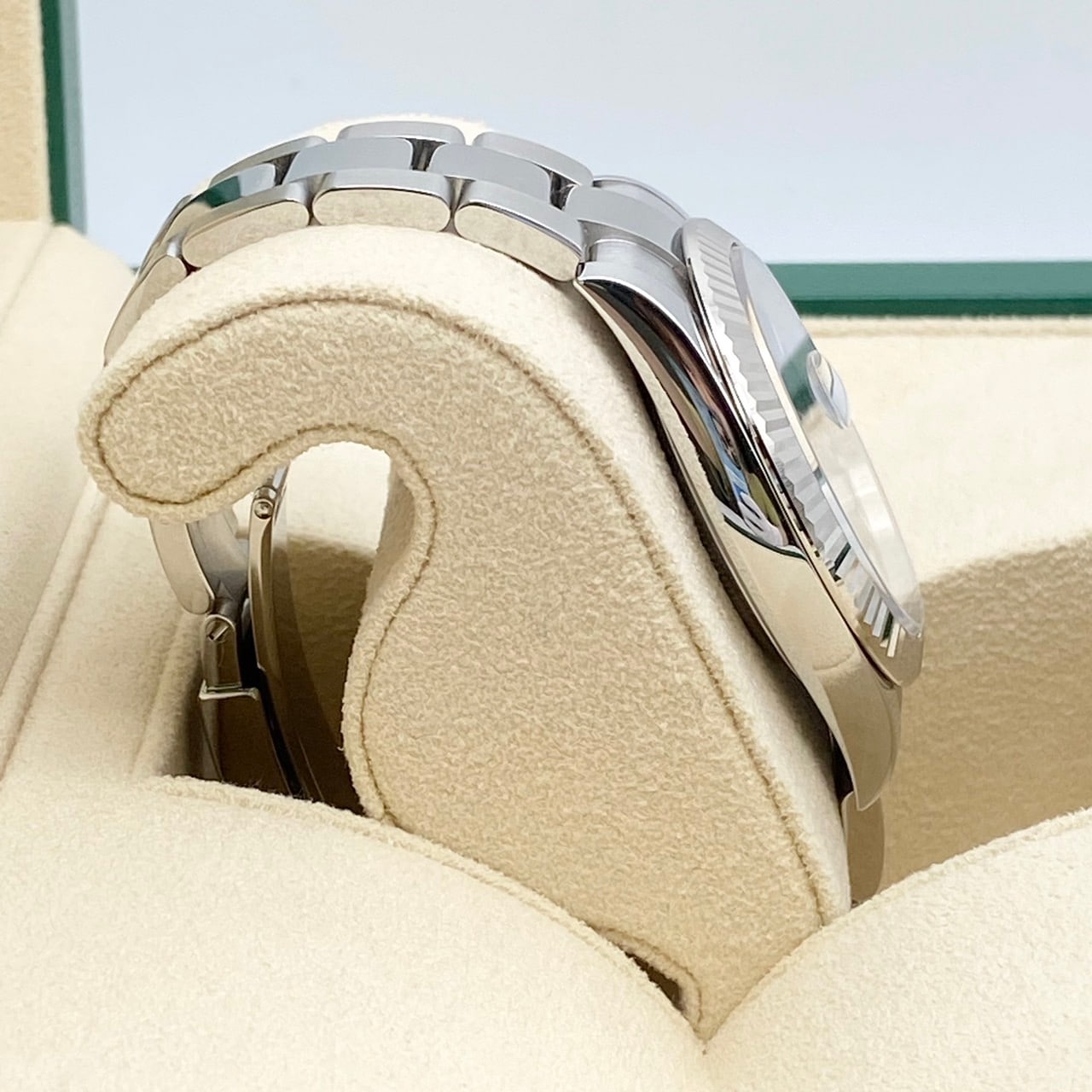 プレオウンド ロレックス デイトジャスト 126334 オイスターブレス ブライトブルー フルーテッドベゼル41mm