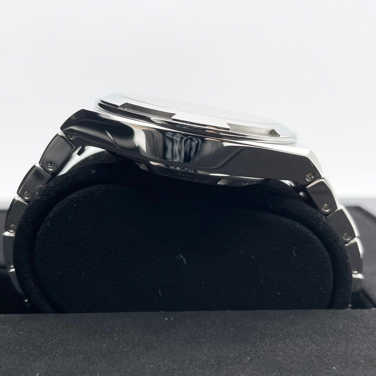 Pre-Owned Vacheron Constantin Oversy's Chronograph 5520V/210A-B686 Silver Tone Lacquer 42.5mm