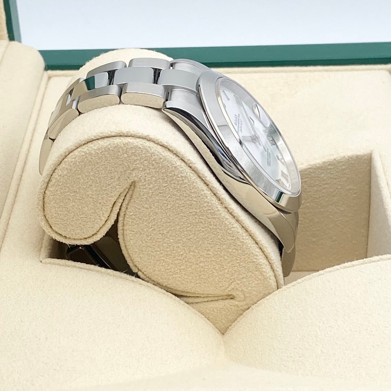 プレオウンド ロレックス デイトジャスト 126300 ホワイトローマン オイスターブレス 41mm
