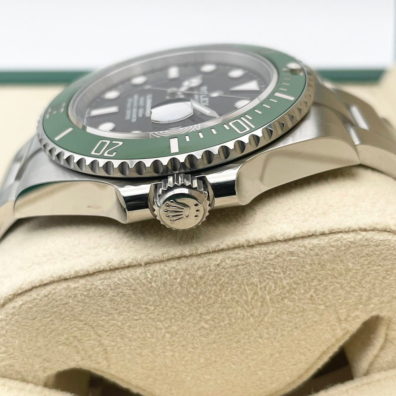 プレオウンド サブマリーナ デイト 126610LV オイスターブレスレット ブラック グリーン 41mm