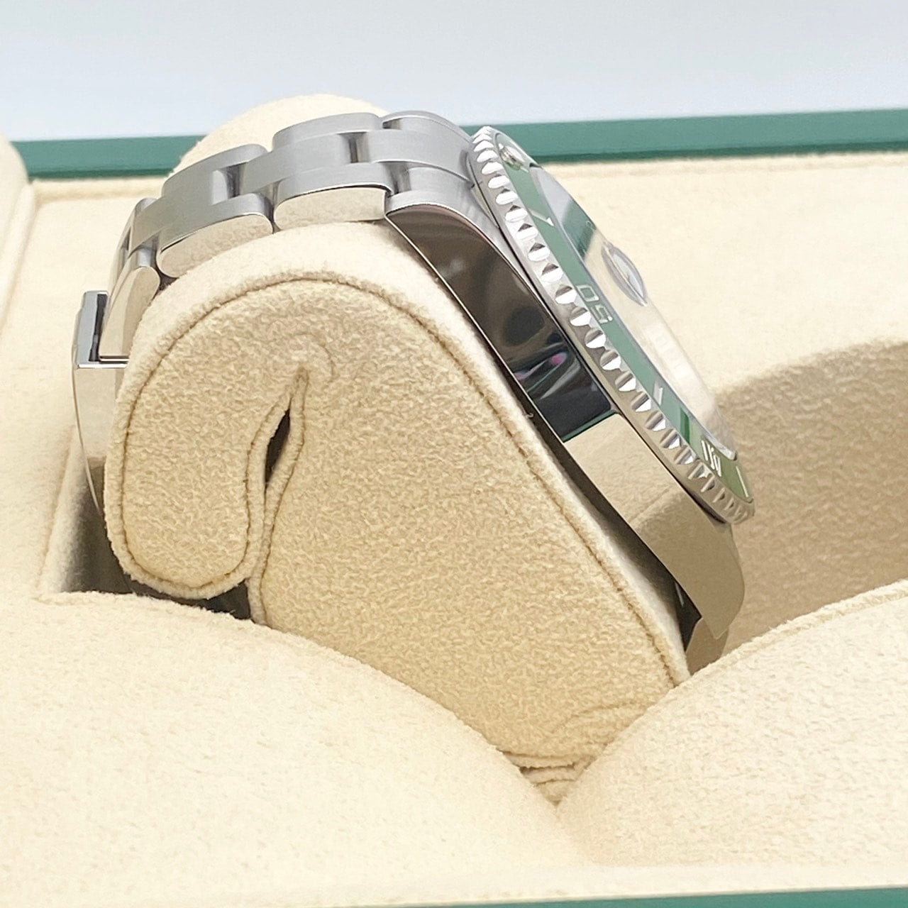 プレオウンド サブマリーナ デイト 126610LV オイスターブレスレット ブラック グリーン 41mm