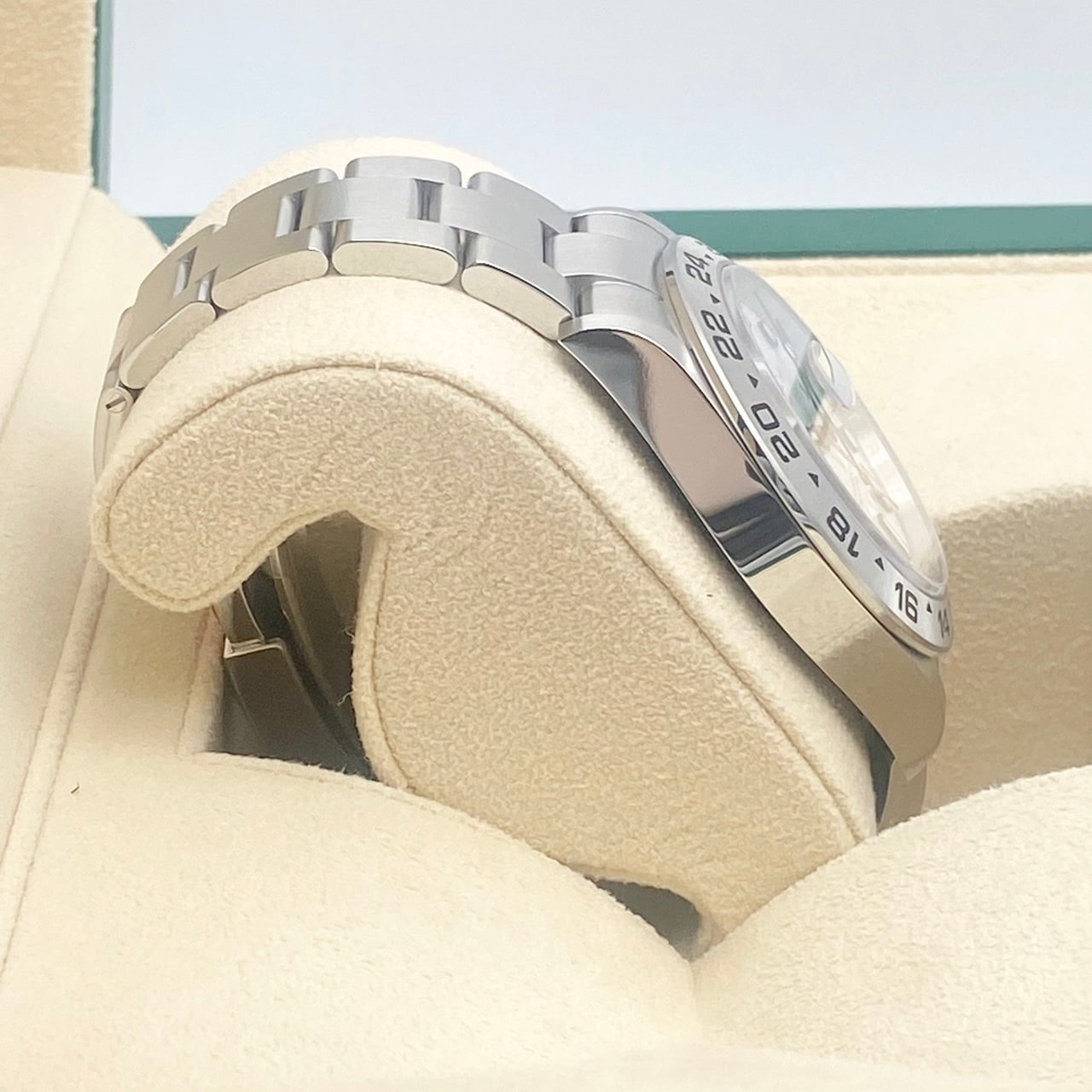 プレオウンド ロレックス エクスプローラーII 226570 オイスターブレスレット ホワイト 42mm