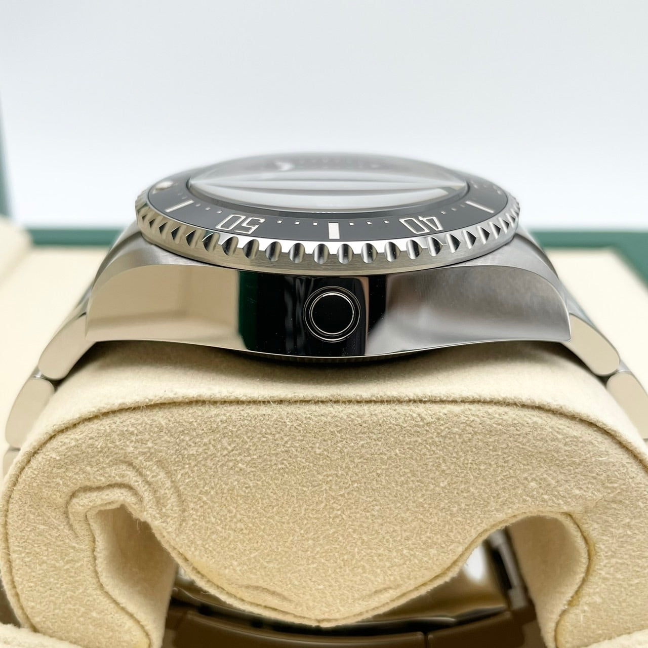 プレオウンド ロレックス シードゥエラーディープシー 136660 ブラック オイスターブレスレット 44mm