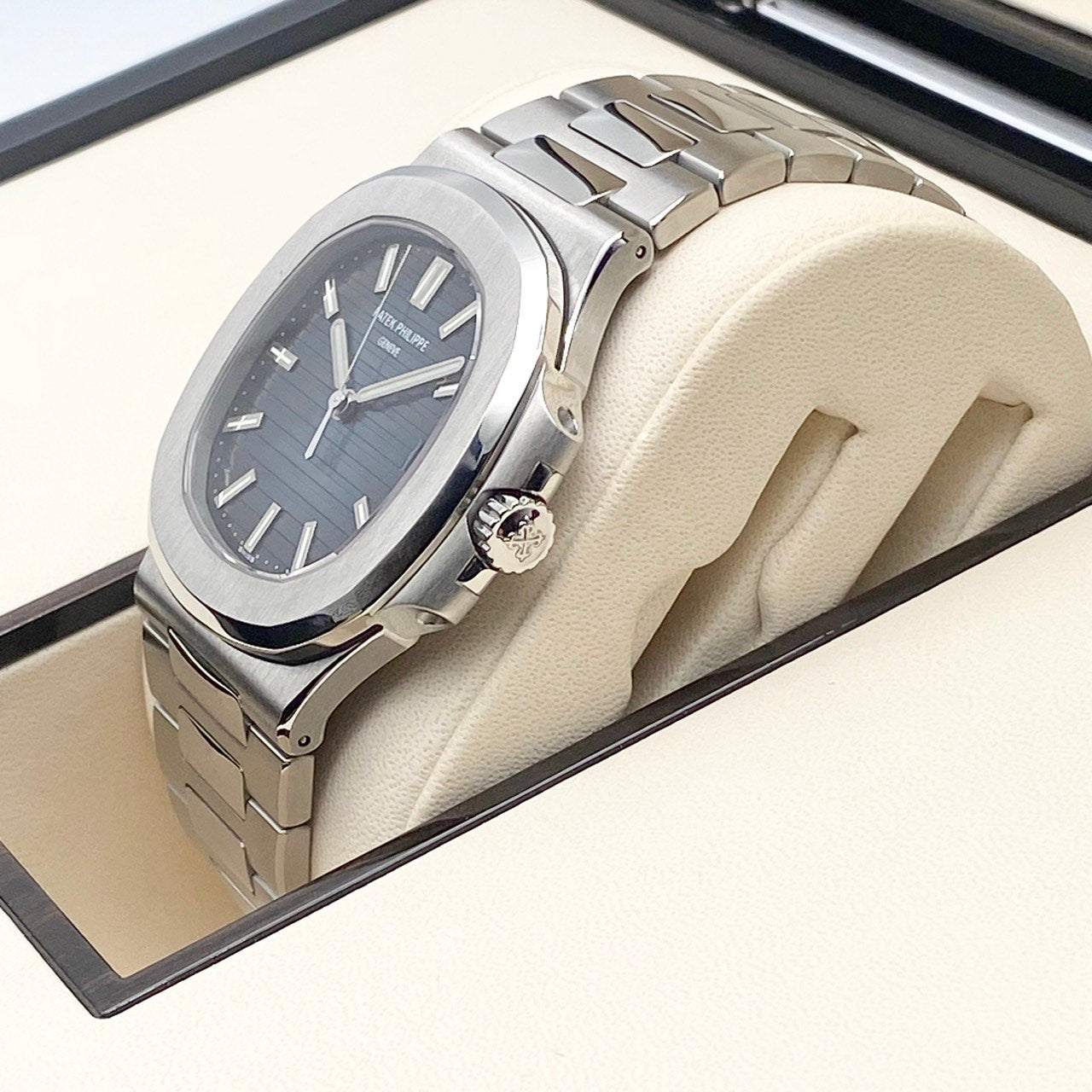 プレオウンド パテックフィリップ ノーチラス 5711/1A-010 ステンレススチール ブルー 40mm