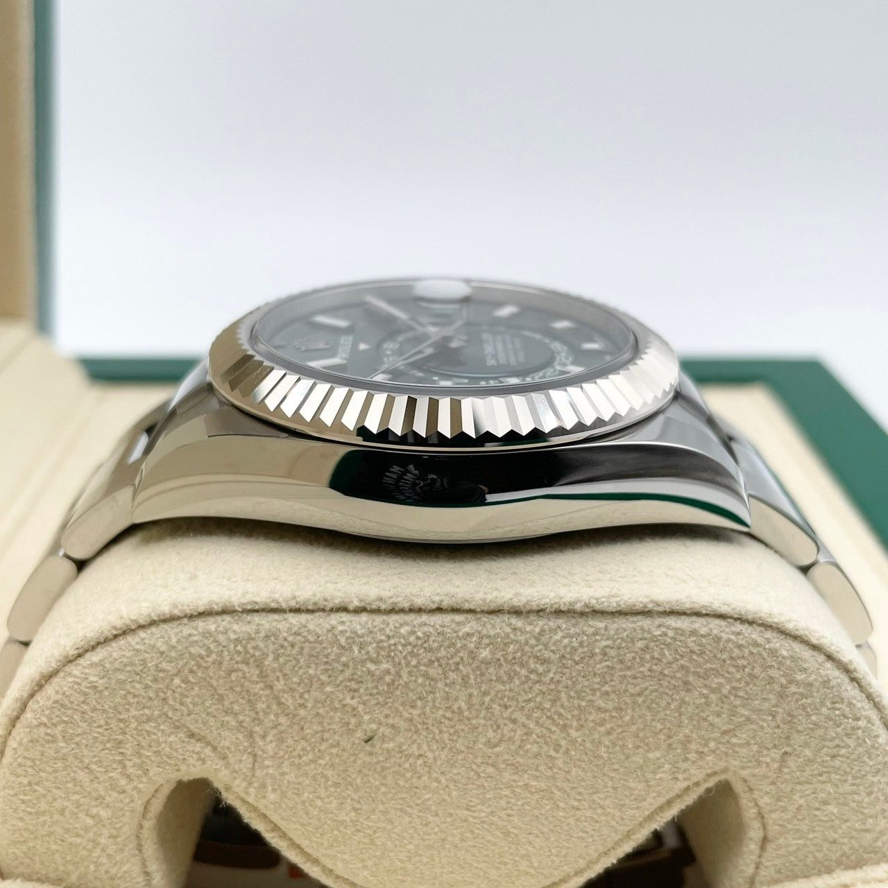 사전 소유의 롤렉스 스카이 거주자 336934 민트 녹색 굴 팔찌 42mm