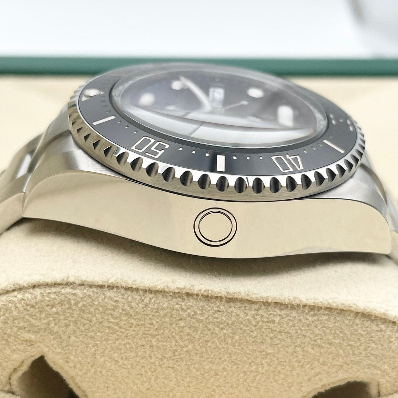 プレオウンド ロレックス ディープシー 136660 Dブルー オイスターブレスレット 44mm