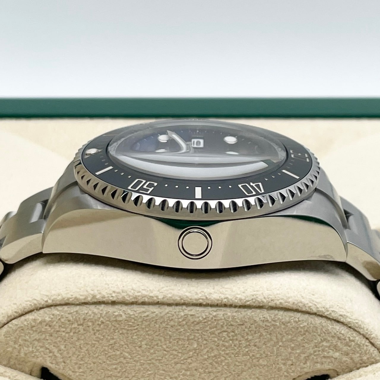 プレオウンド ロレックス ディープシー 136660 Dブルー オイスターブレスレット 44mm