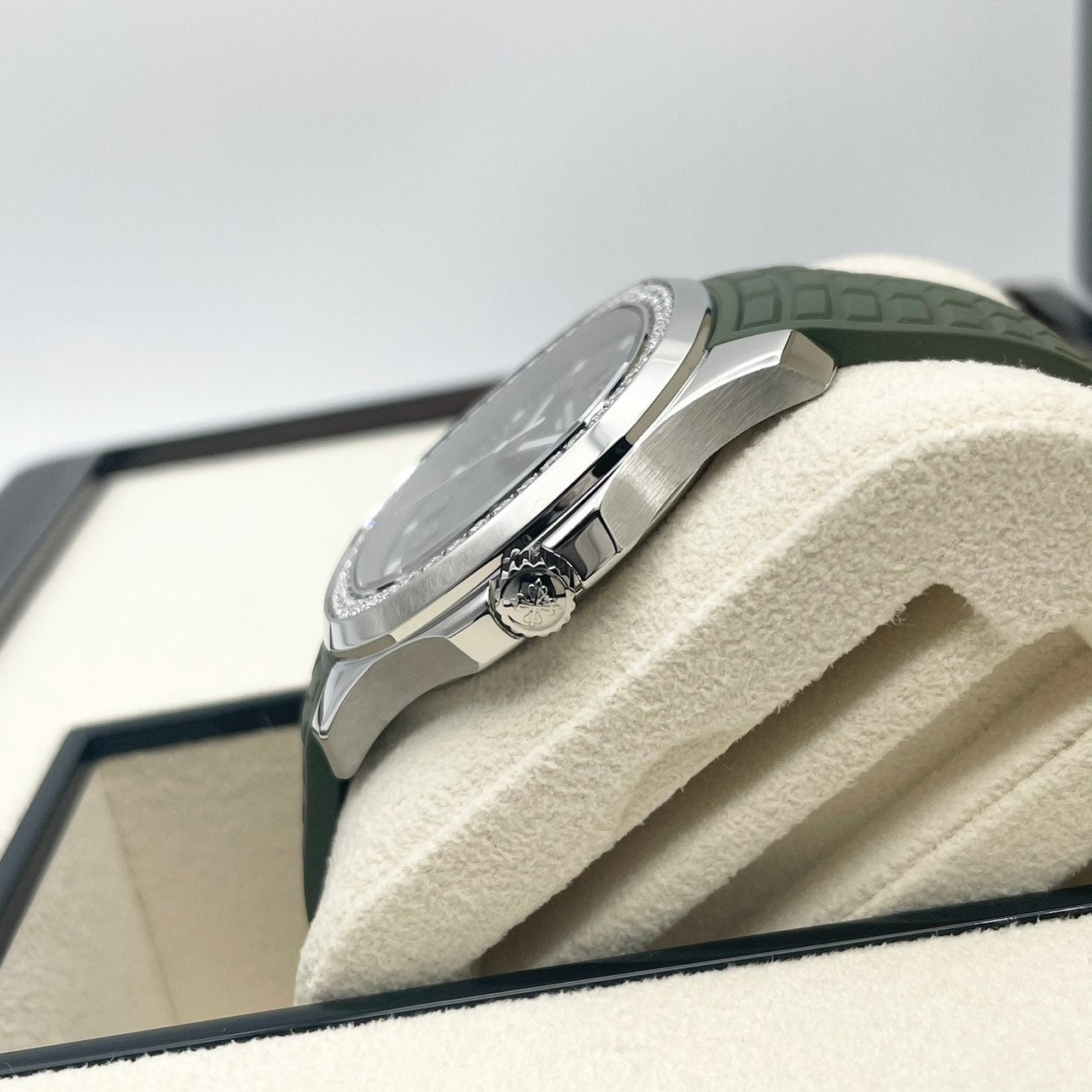 Pre-Owned Patek Philippe Aquanot Luce 5267/200A-011 Khaki Green 38.8mm