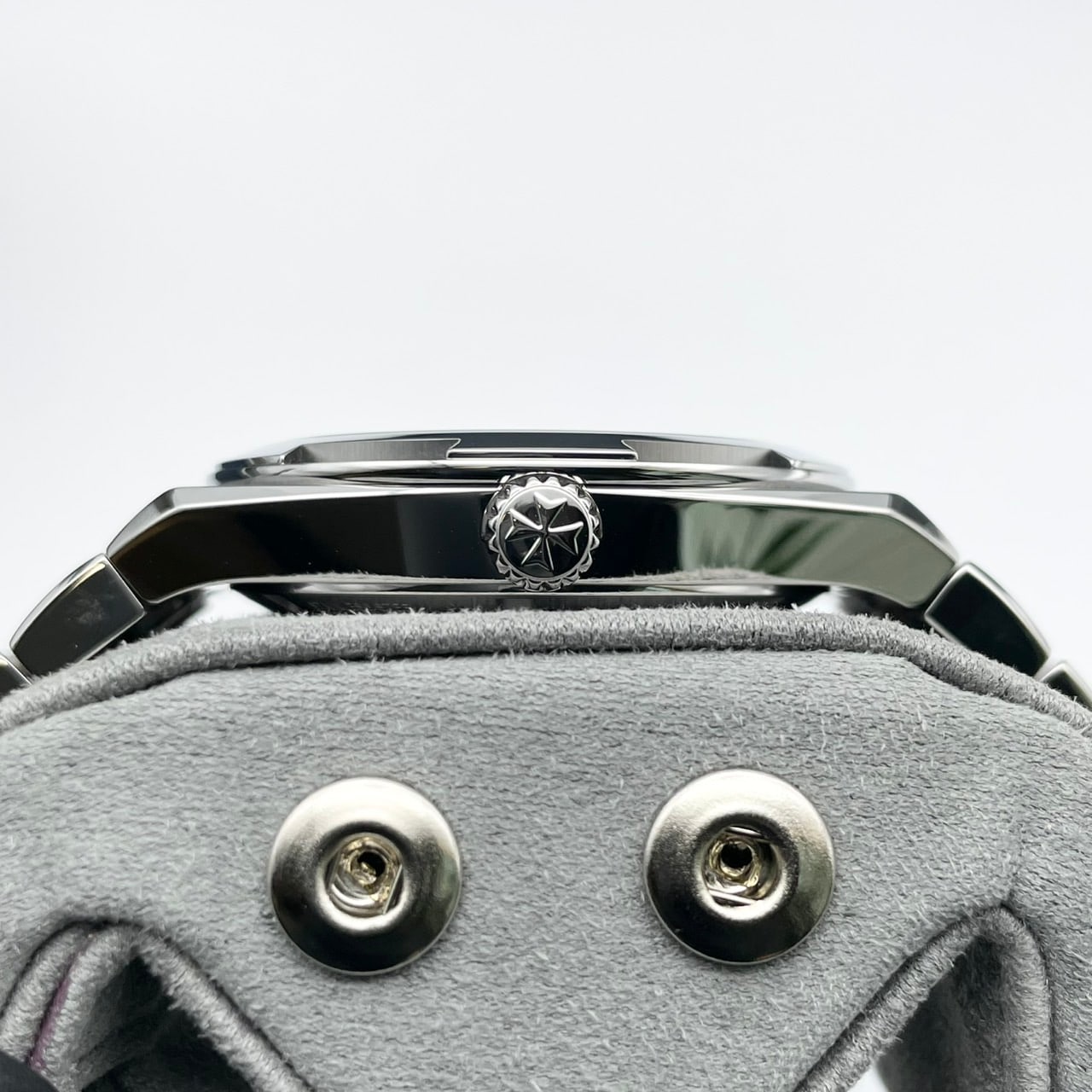 Pre-Owned Vacheron Constantin Overseas 4520V/210A-B128 Stainless Steel Blue 41mm