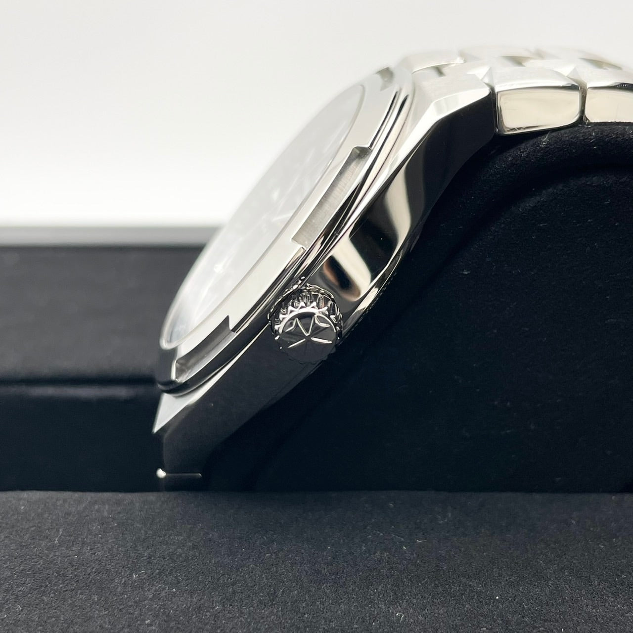 Pre-Owned Vacheron Constantin Overseas 4500V/110A-B128 Blue Stainless Steel 41mm