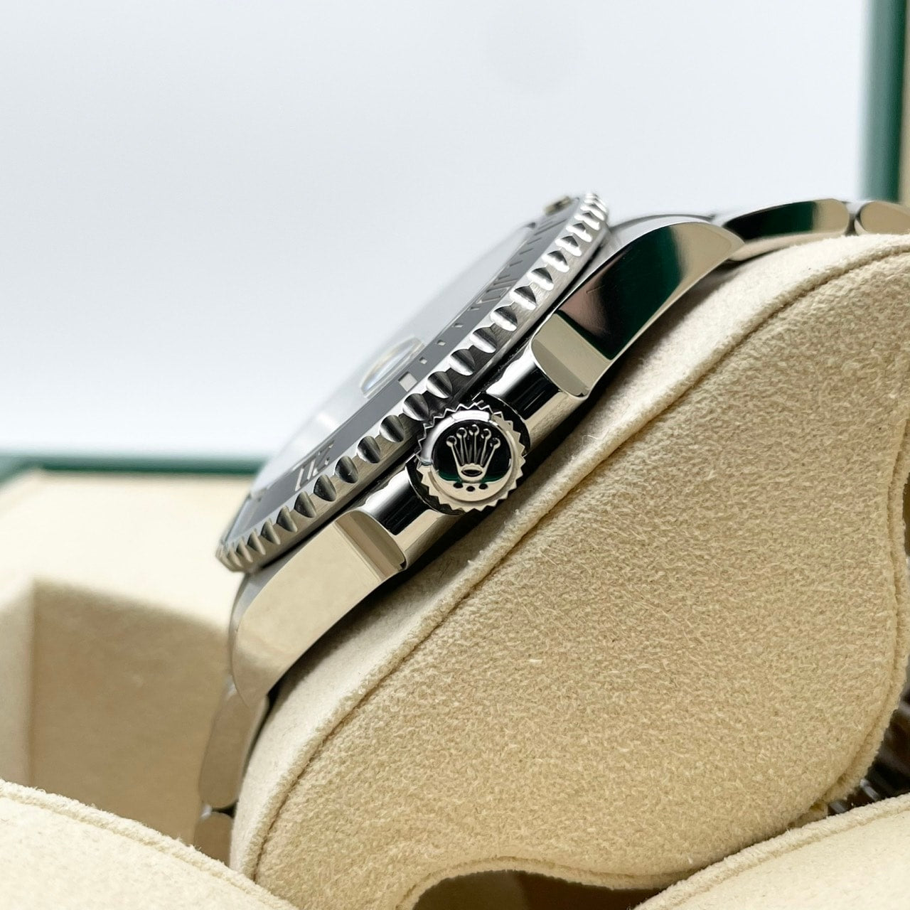 Pre-Owned Rolex Submariner Date 116610LV Black Oyster Bracelet 40mm